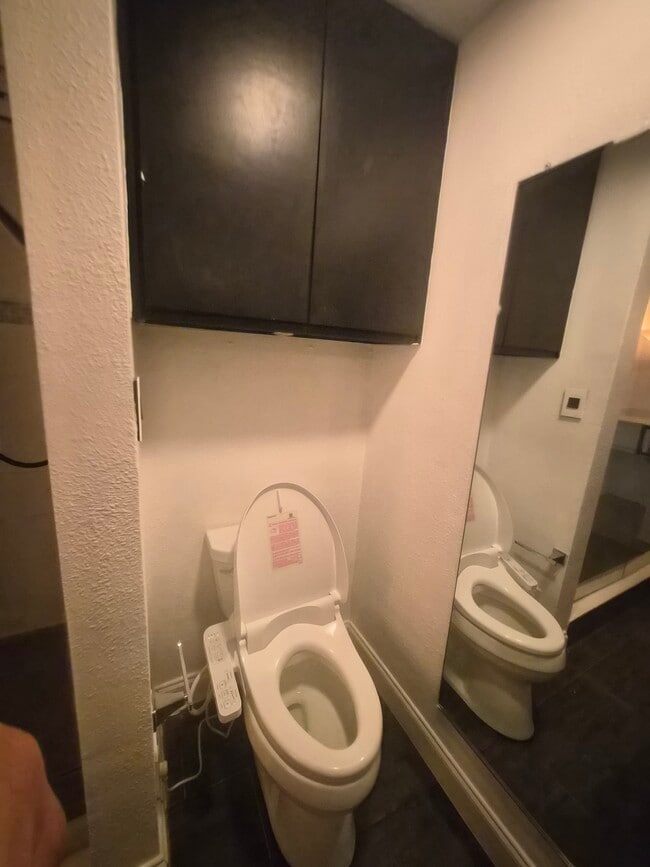 Master bathroom - 4040 Avondale Ave Unit 304