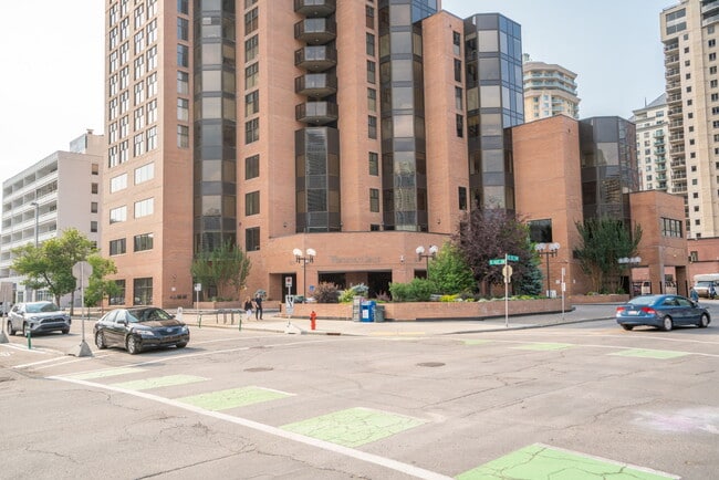 Photo - 1100-1100 8 Ave SW