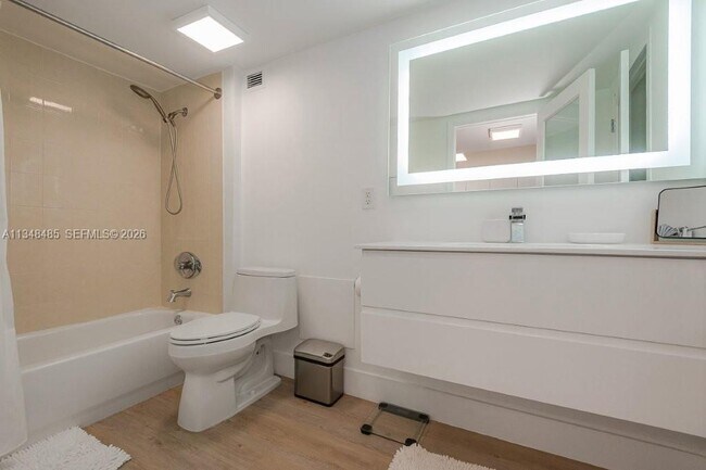 Photo - 2301 Collins Ave Unit 927