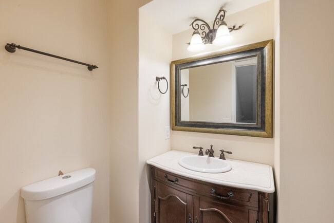 Main Floor 1/2 bath - 112 Saint Charles Pl