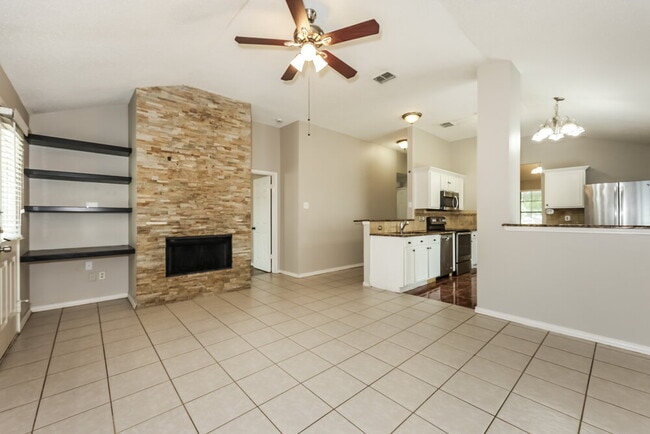 Photo - 321 Taylor St