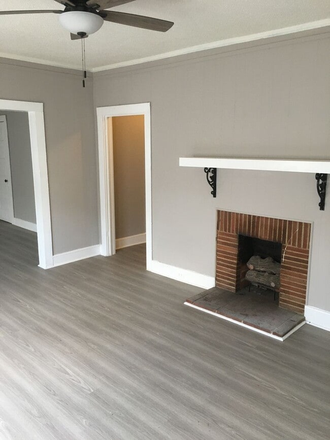 Photo - 2/1 House in Celanese $1095