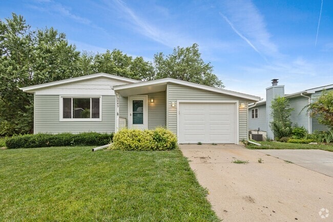 Building Photo - Fully Remodeled South Lincoln 4 Bedroom Rental