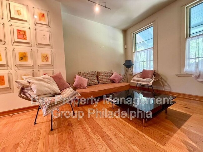Photo - 4518 Regent St