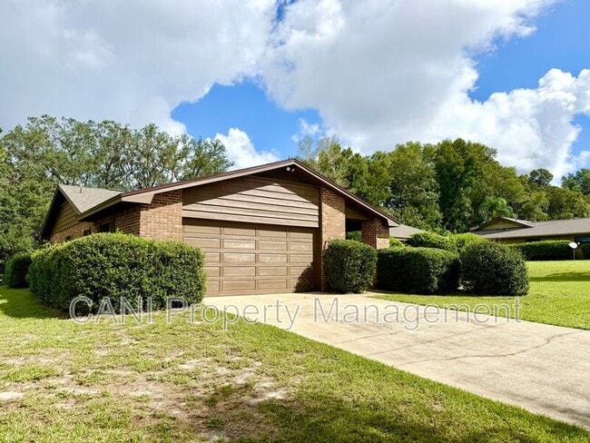 Building Photo - 733 Westchester Dr