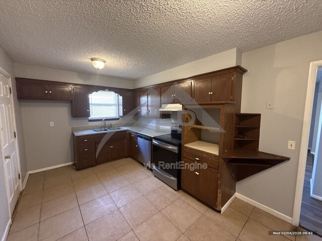 Photo - 629 Reynolds Rd