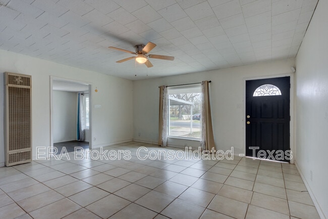 Photo - 5815 Pyle St