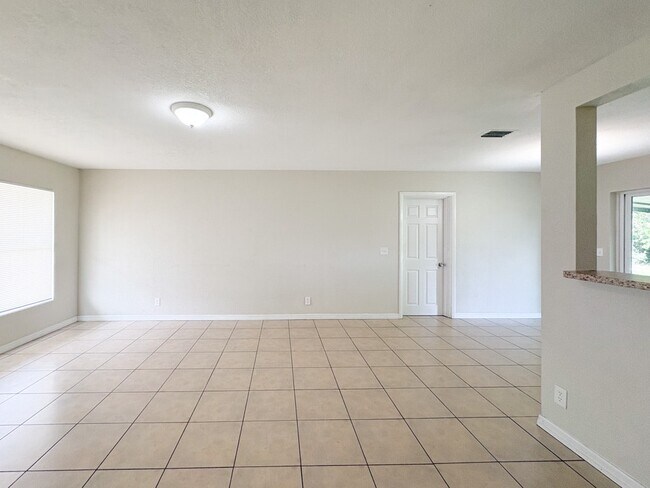 Photo - 284 17th St NE