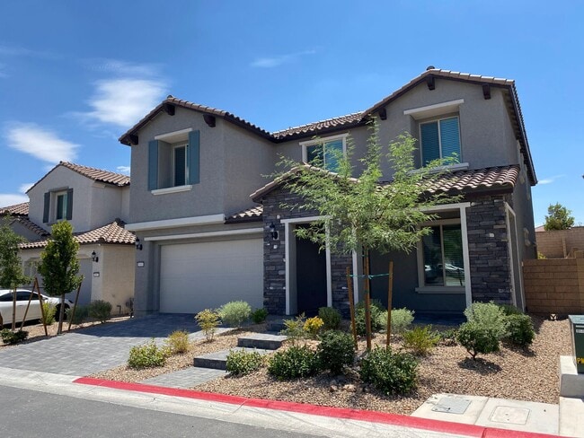 Photo - 5 Bed Home with Loft, Solar & 3-Car Tandem Garage | 3,122 Sq Ft