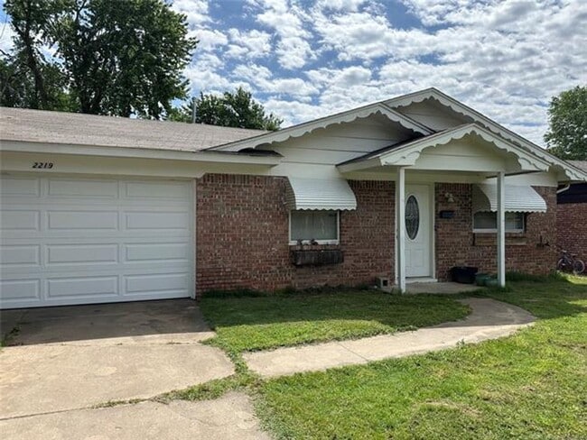 Building Photo - Sapulpa Cutie - New flooring and Paint Rental