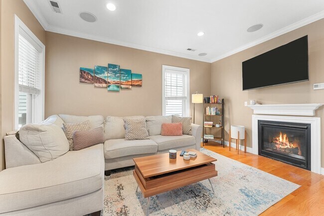 Photo - 619 E 3rd St Unit 2