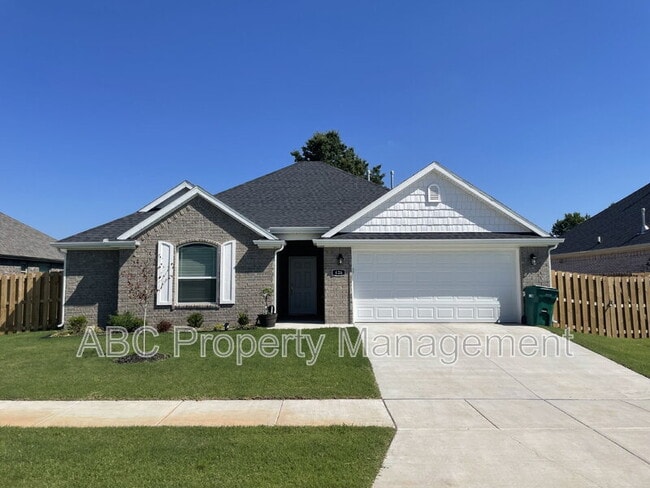 Building Photo - 426 W Tyler Rd