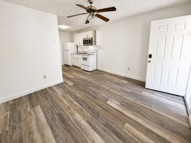 Photo - 2385 Leon Ave