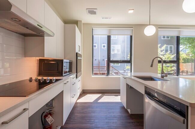 Photo - 166 Main St Unit 209