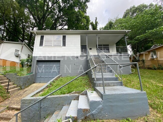 Building Photo - 828 Vanderbilt St