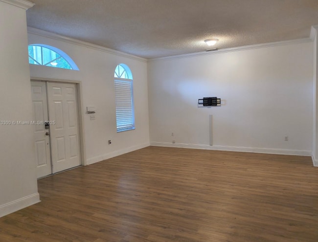 Photo - 440 SE 25th Dr