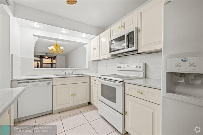 Building Photo - 110 Lake Emerald Dr Unit 103 Rental