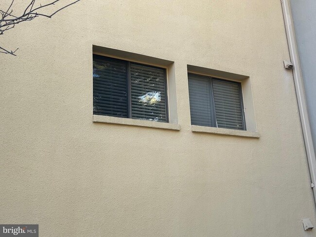 Building Photo - 5645 Harpers Farm Rd Unit D