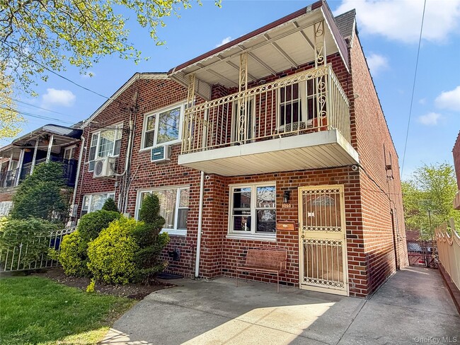 Building Photo - 1043 E 57th St