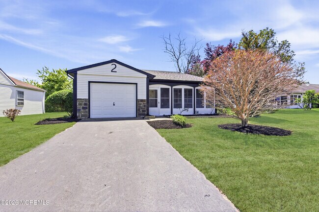 2 Leighton Ln
