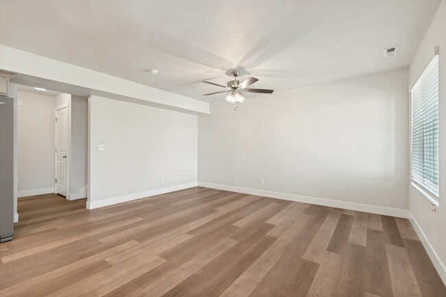 Photo - 65 E 970 N