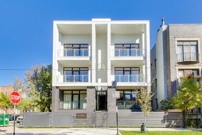 Building Photo - 2456 W Cortez St Unit 2E