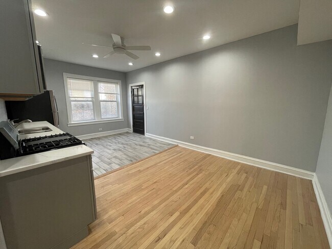 Photo - 4247 W Division St