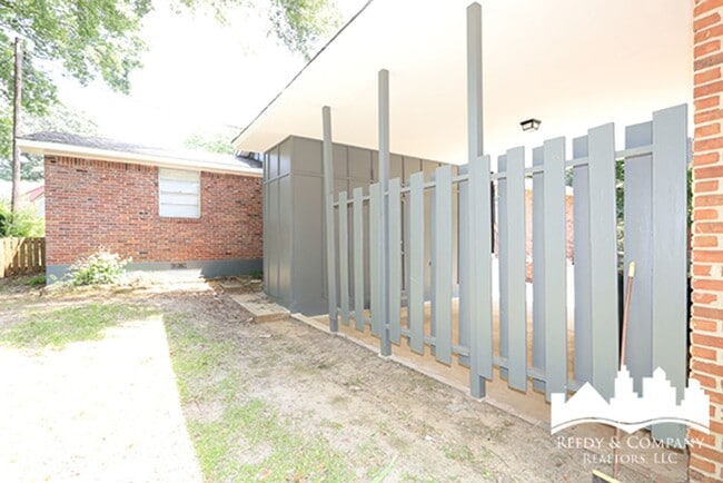 Photo - 2910 Dove St
