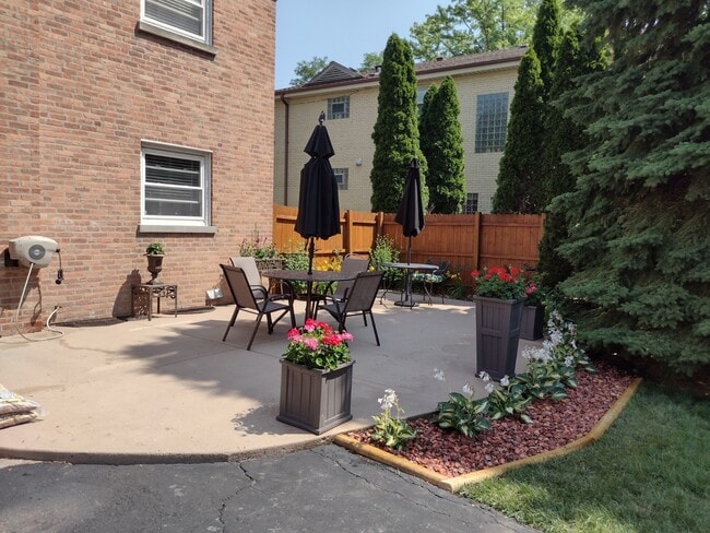 Photo - 1343 Woodview Ln