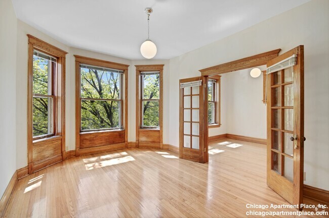 Building Photo - 848 - 850 Waveland Ave. Rental
