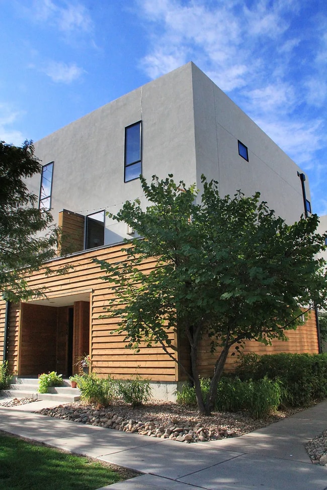 Building Photo - "Charming 2-Bed, 3-Bath Urban Retreat with... Rental