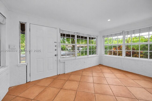 537 Zamora Ave
