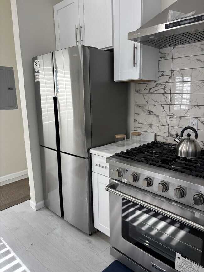 1704 W 94th St