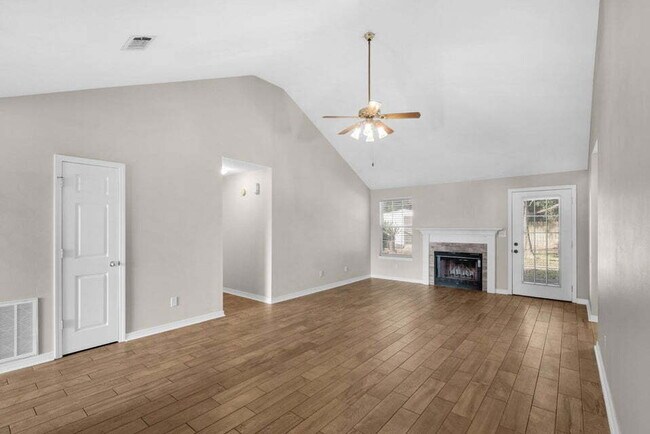 Photo - "Charming 3-Bed Retreat with 2 Full Baths in Fort Walton Beach!"