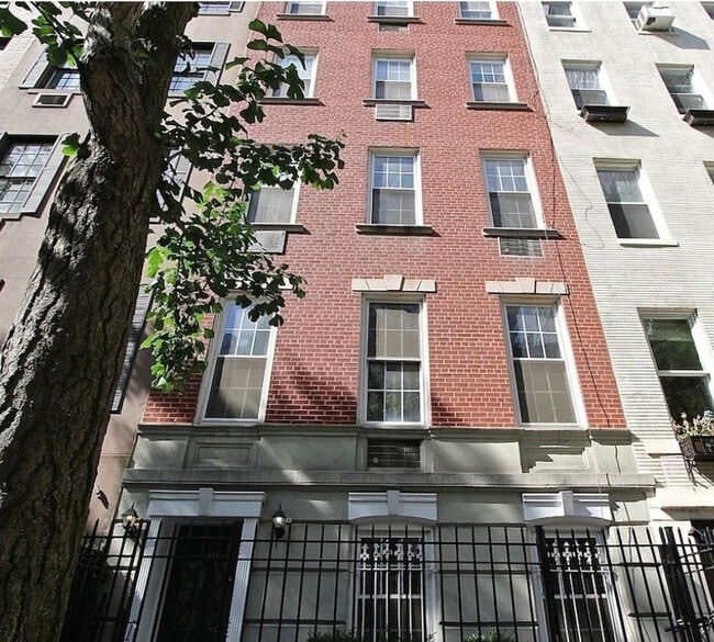 312 E 51st St