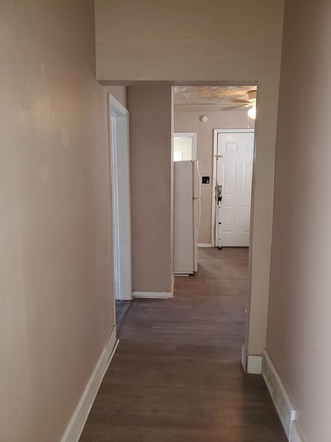 Photo - 1/2 off sec dep and first full month's ren... House