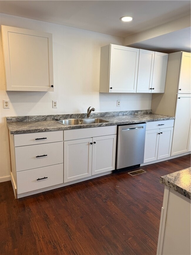 Photo - 459 Brainard Pl