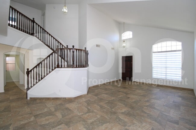 Photo - 137 W Leah Ct