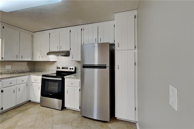 Photo - 151 Castleair Dr NE