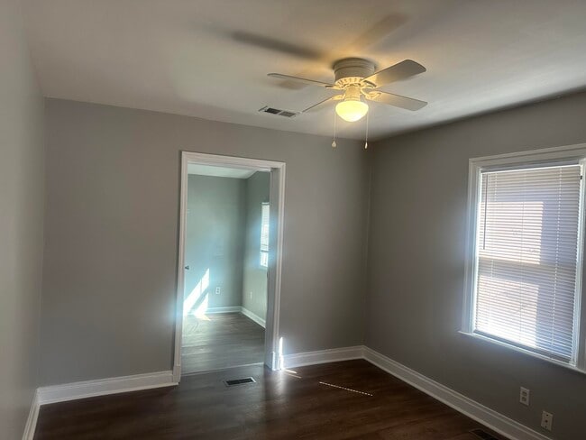 Photo - 1105 Sparks Rd