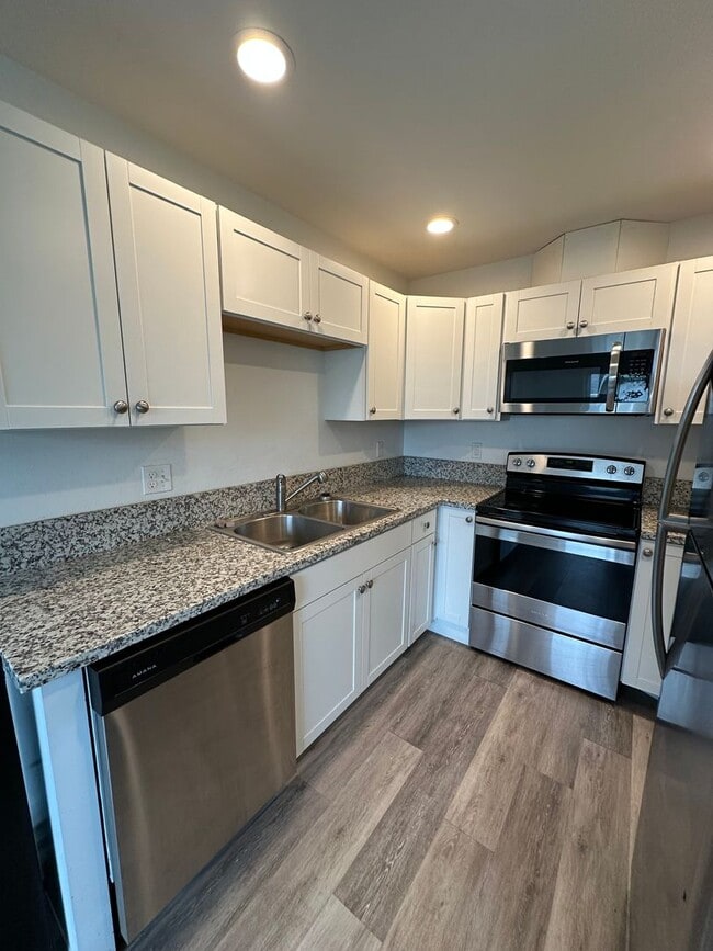 Photo - Newer 4 bedroom 2 1/2 bath Duplex Unit In Lebanon