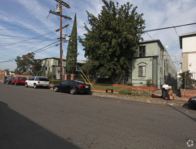 Building Photo - Fernwood Rental