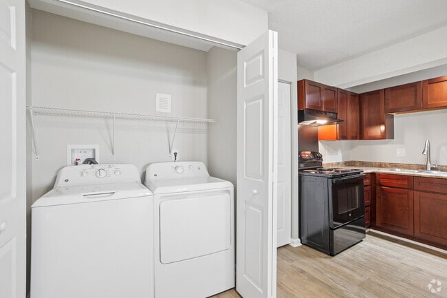 Remodeled B2 2BR, 1.5BA - 860SF - Laundry