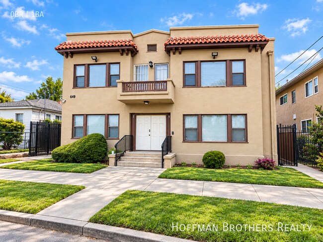 644 W 5th St Unit 4