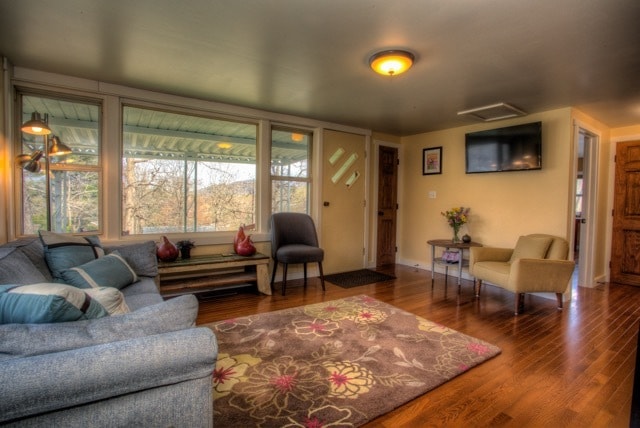 Photo - 560 Riceville Rd