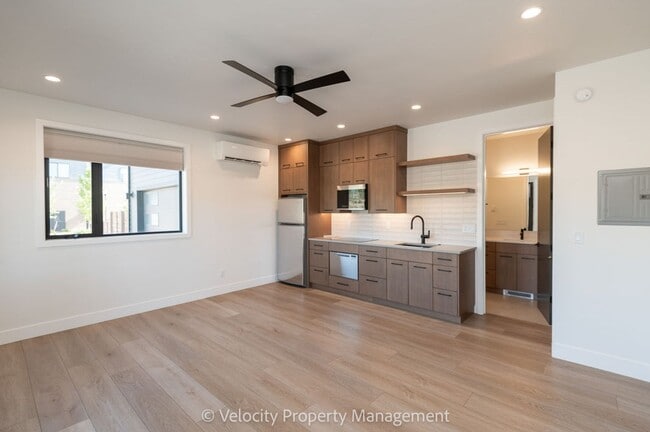 Building Photo - M713 Unit #2