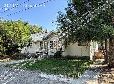 312 1/2 E 43rd St.-2