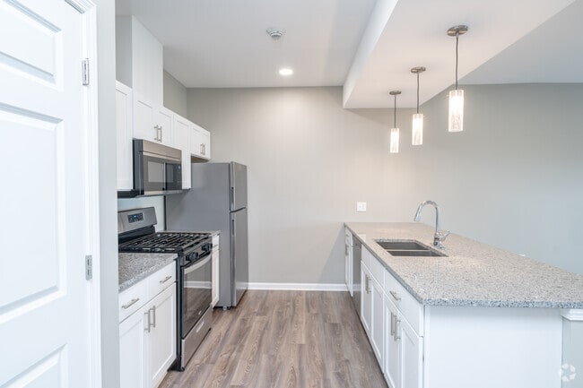 1BR, 1BA - 900SF - Kitchen - Creekview Court