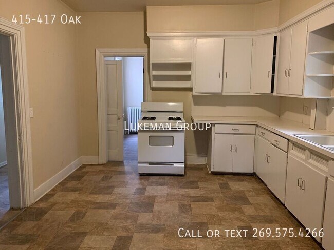 415-417 Oak- - 415-417 Oak- Apartment