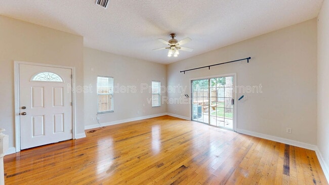 Photo - 885 6th Ave S